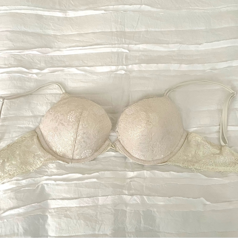 32D Shimmery White/Cream “Very Sexy” Victoria's Secret Lace Push-up Bra